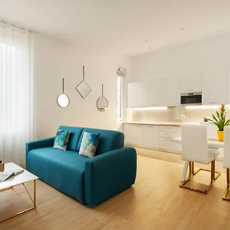 Golden Teal & Silver Birch Appartement